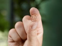 Siemens Signia Run CLICK CIC Mini invisible hearing aid with automatic gain control (suitable for moderate to severe hearing loss)
